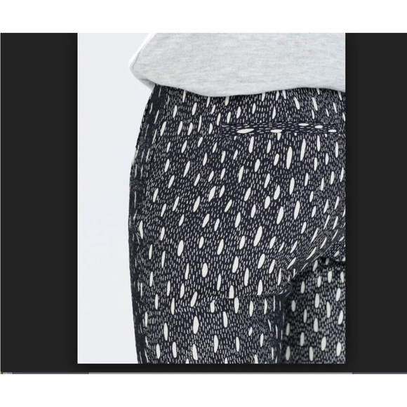 ZARA BASIC Black & White Abstract Print Slim Ankle Pants - Size M / US 6 - Picture 14 of 16
